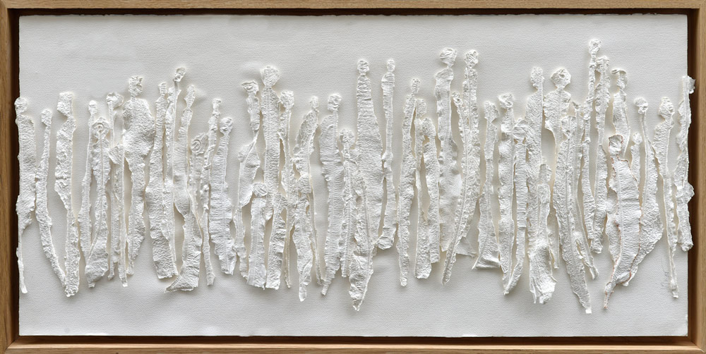 Catherine Loiret, Artiste, reconnue pour son paper-art, des tableaux de papier exposés dans de nombreuses galeries d’art